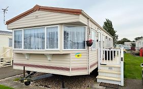 The Wolds 6 Berth, 3 Bedrooms, Next To The Beach Ingoldmells Beds Made Up For Arrival